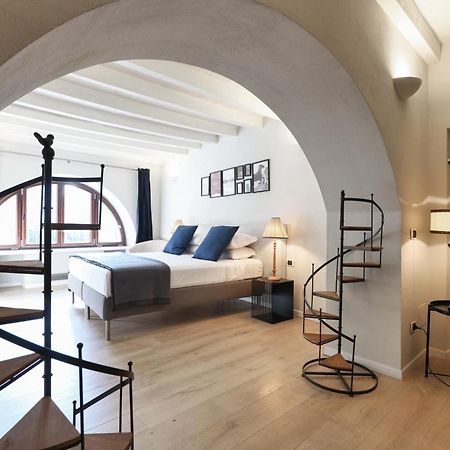 Elegant Rosales Apt. Milaan Buitenkant foto