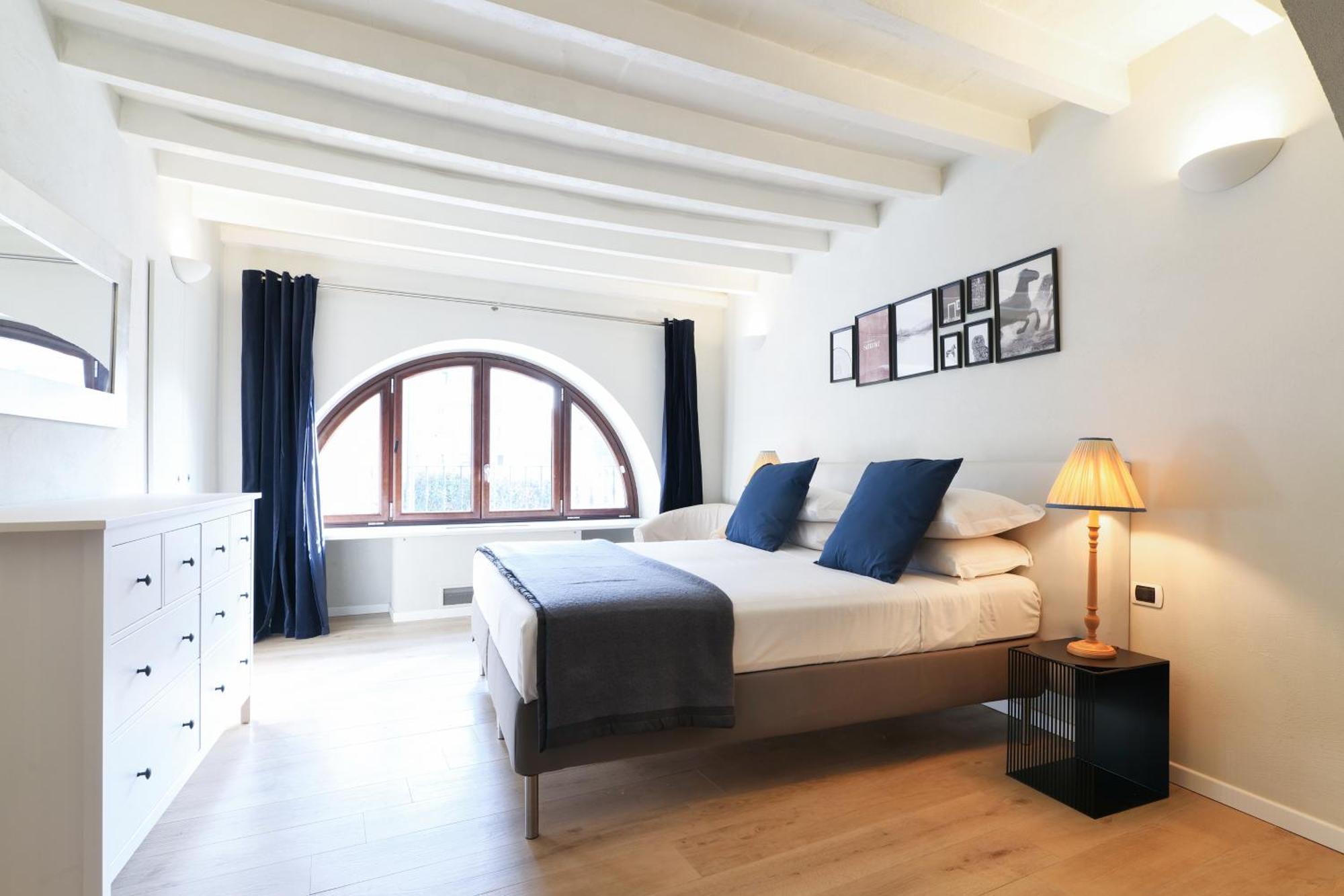 Elegant Rosales Apt. Milaan Buitenkant foto